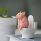 Porquinho Sentado na Sanita